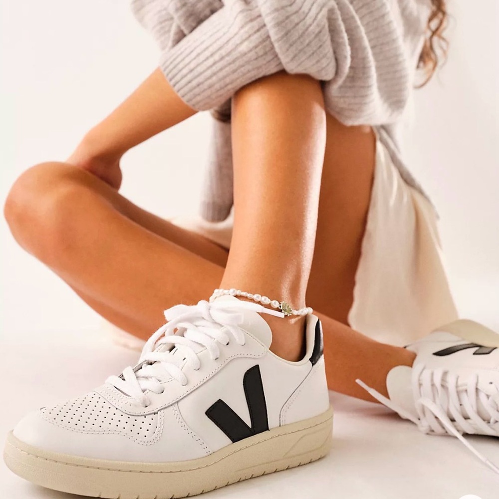 Veja V-10 Sneakers